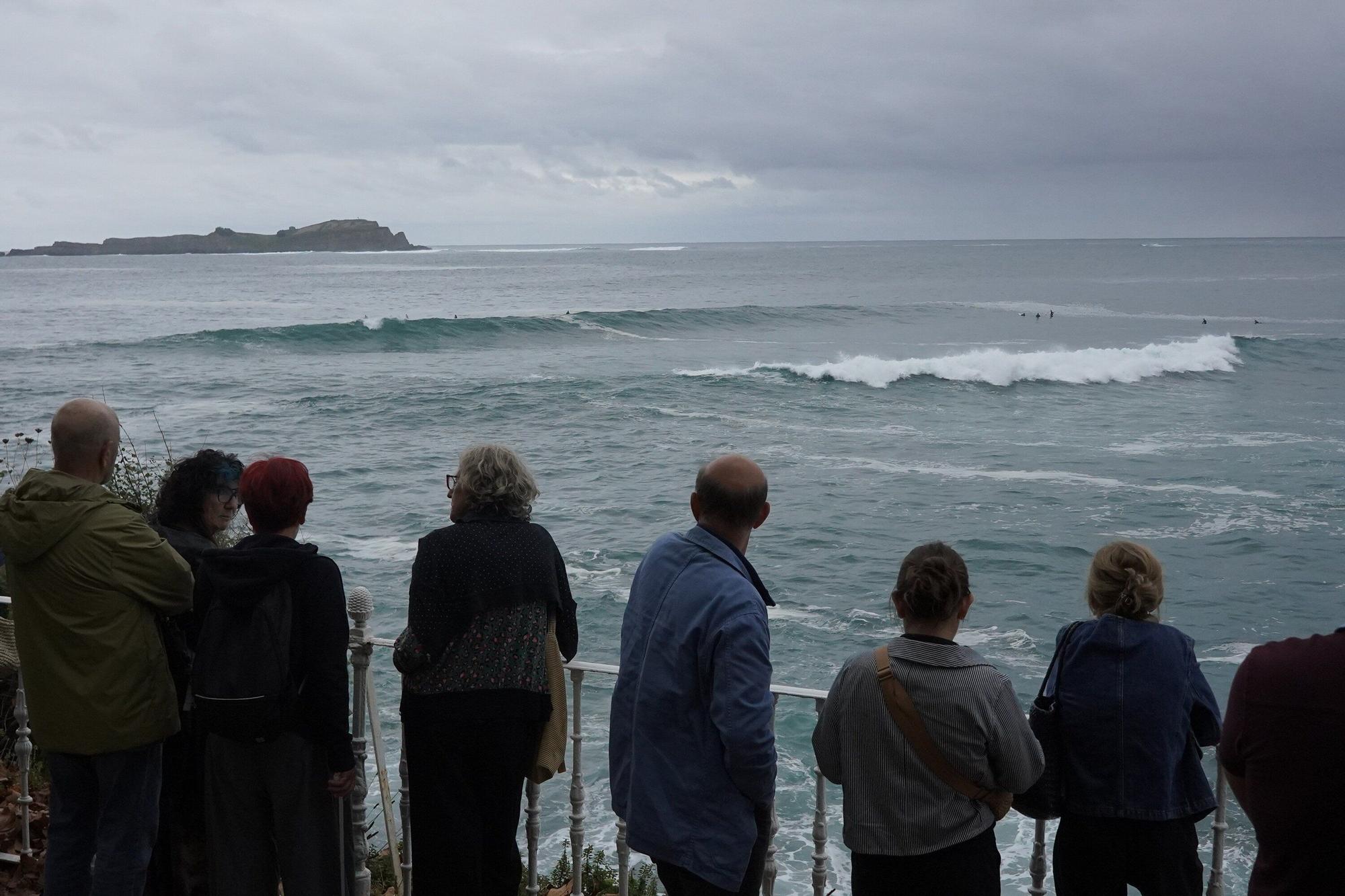 En imágenes: "La comunidad del surf está como loca, suele haber pocos días al año con olas como estas"