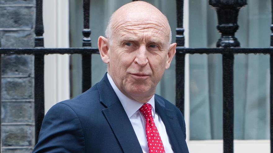 Dimite por sorpresa el ministro de Defensa británico, John Healey, por discrepancias con Starmer