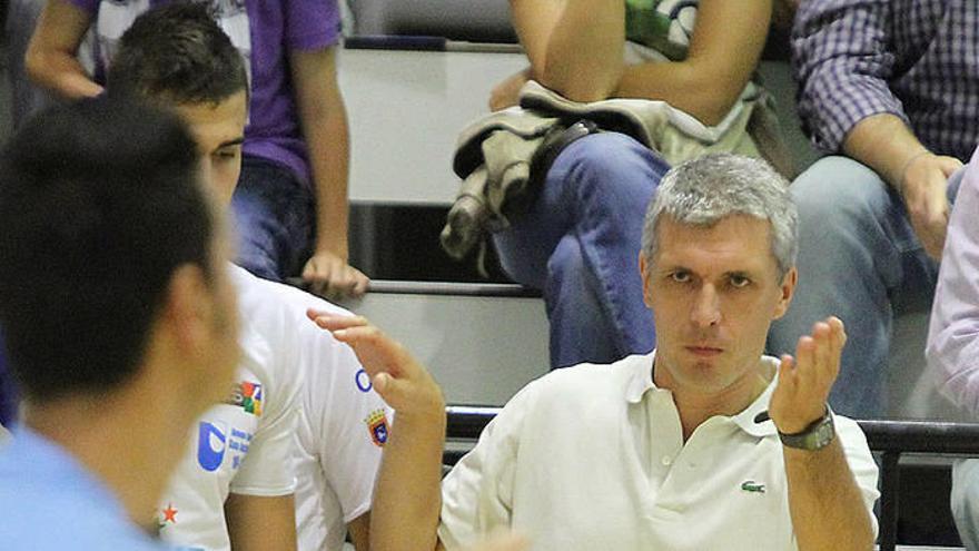 Juanto Apezetxea elogia la entrega de sus jugadores