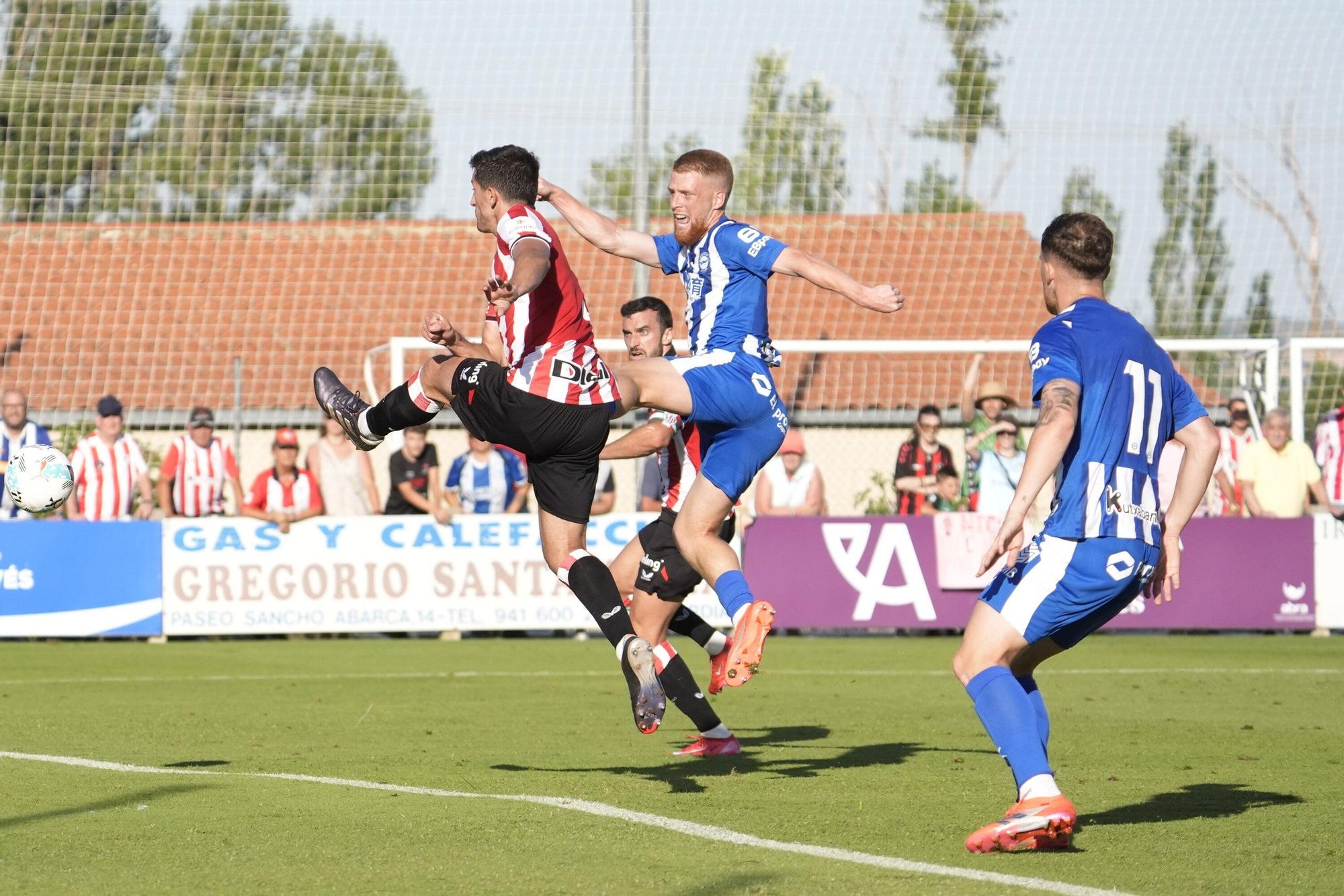En imágenes: Ilusionante estreno del Alavés en Laguardia (1-0)