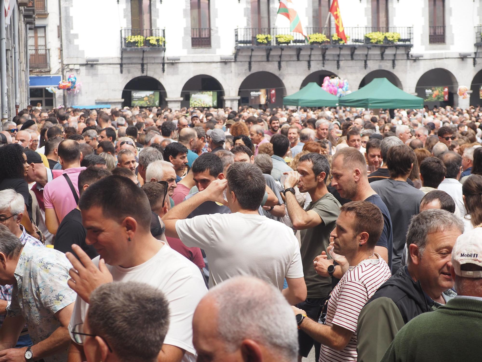 Fiesta total en Azpeitia en el Baserritarren Eguna