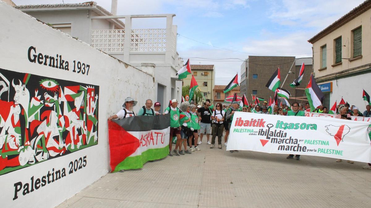La cabeza de la marcha, llegando a Castejón.