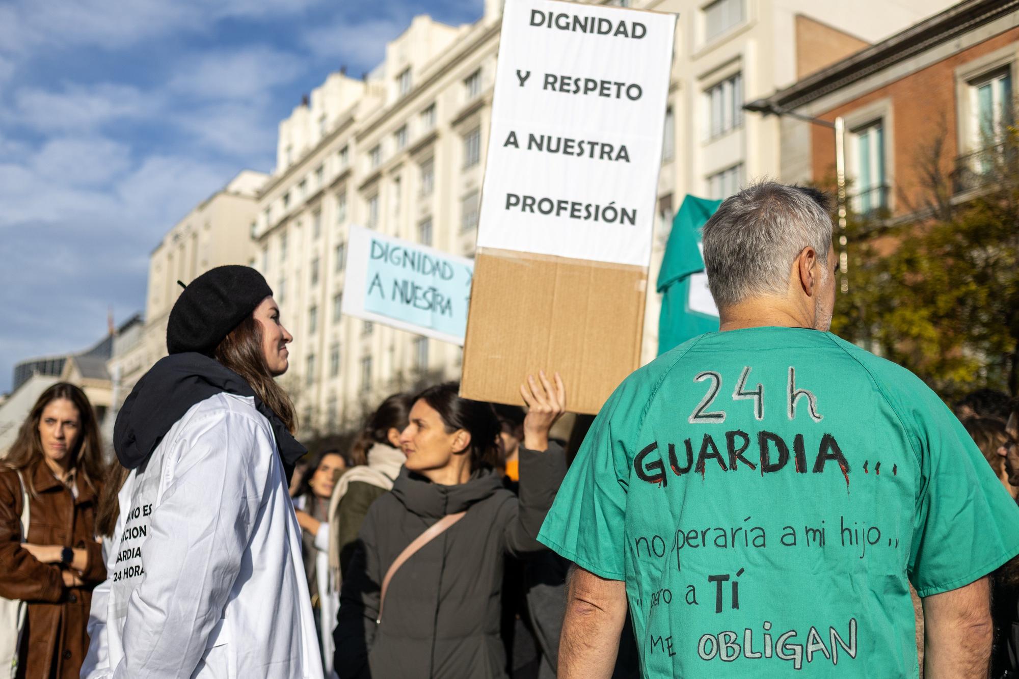 En imágenes: Los médicos mantienen el pulso con Sanidad en una nueva huelga contra el estatuto marco