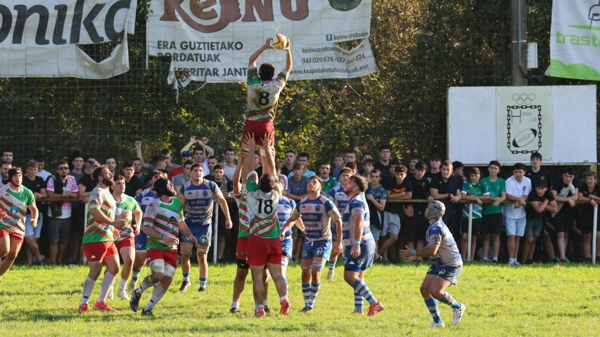 El Hernani, en un partido en Landare.