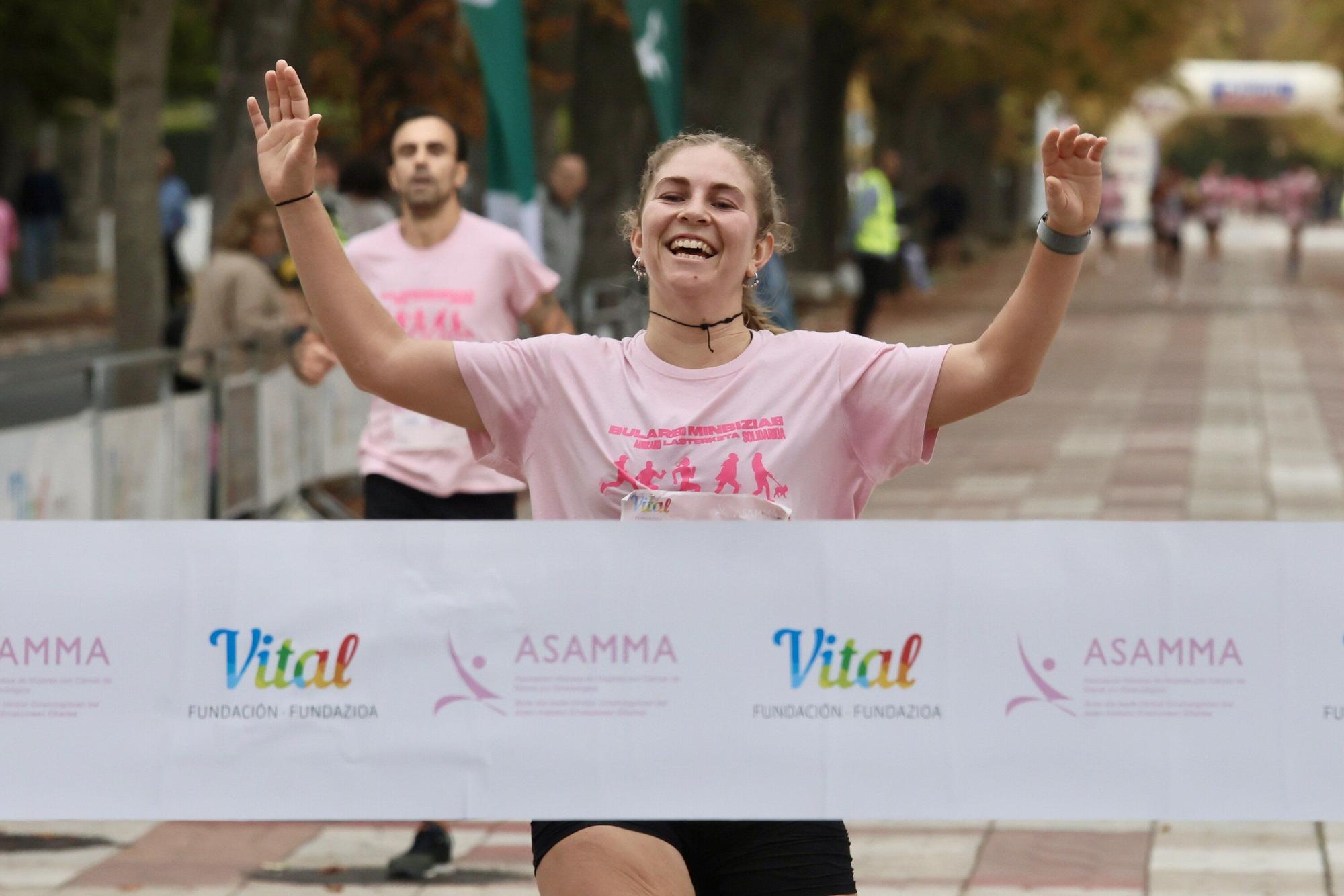 En imágenes: Vitoria se vuelca con la VI Carrera Solidaria contra el Cáncer de Mama