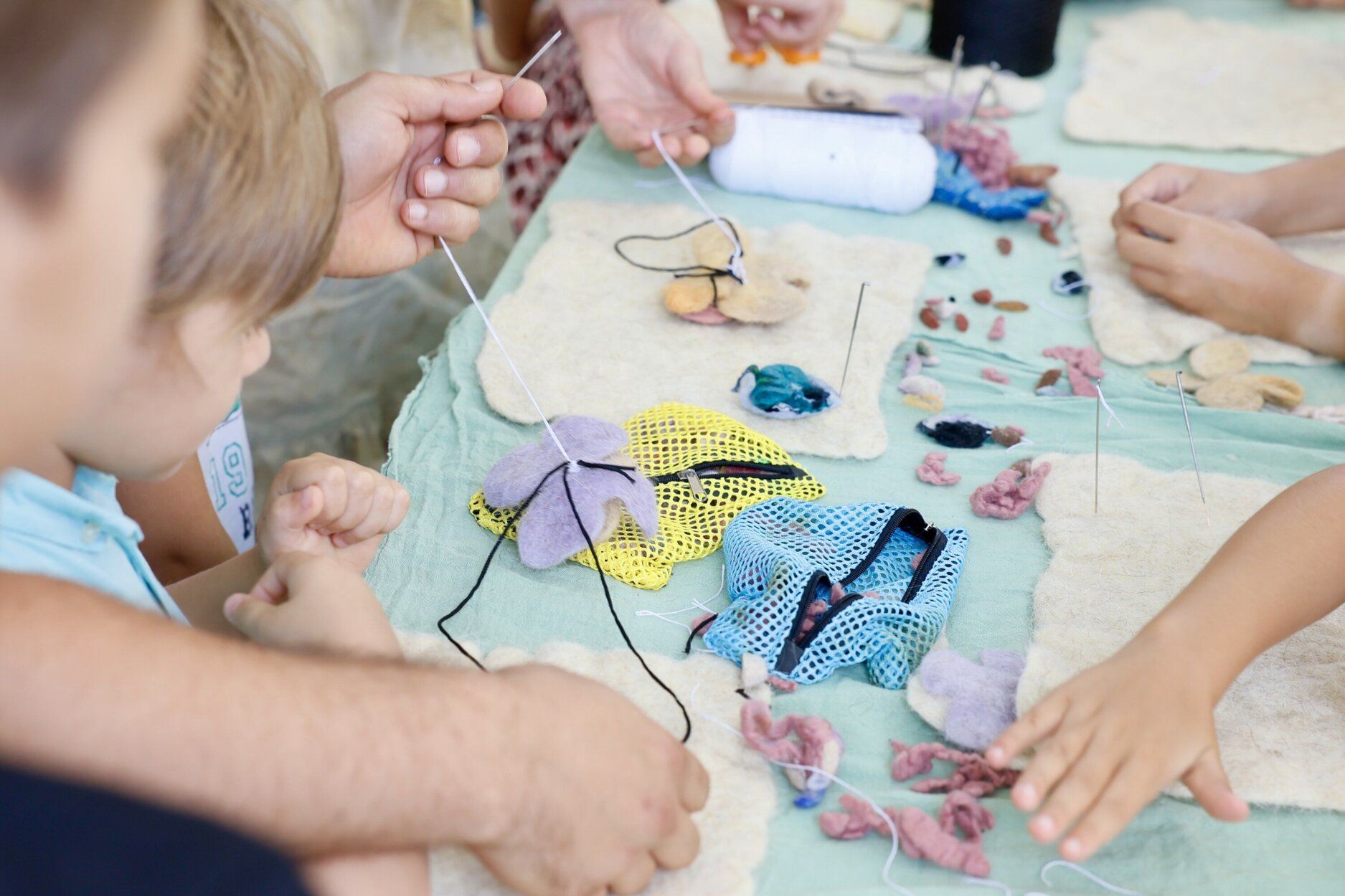 Taller de flores con lana.