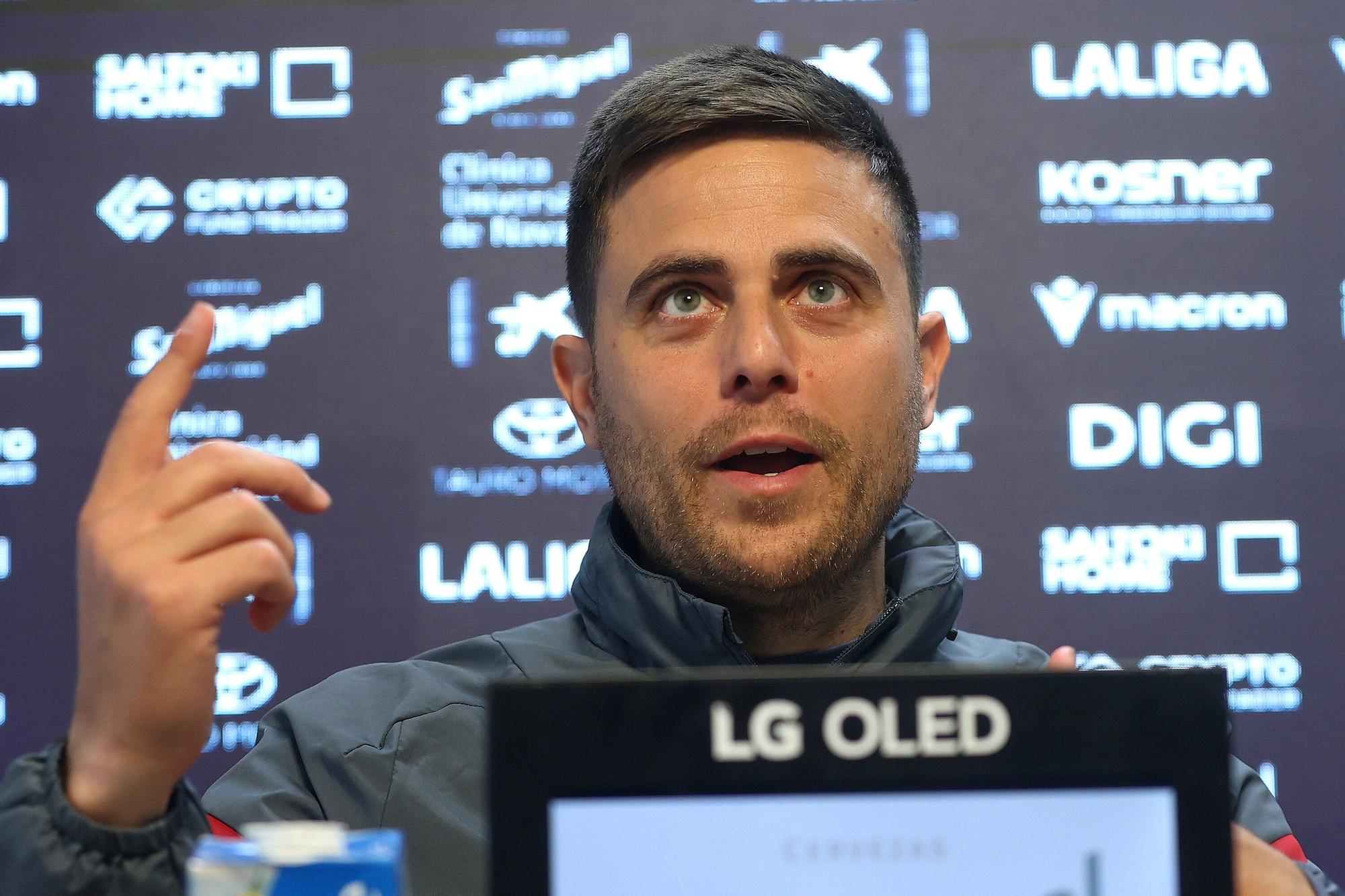 Fotos del entrenamiento de Osasuna y de la rueda de prensa de Lisci de este viernes 28 de noviembre
