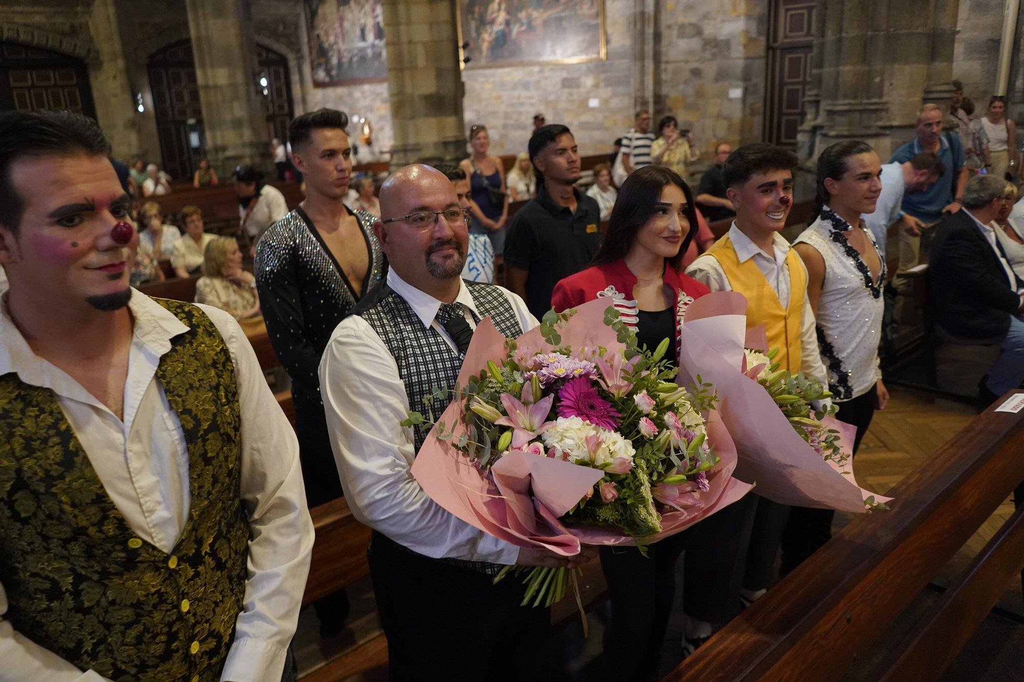 En imágenes: La apertura oficial de las barracas y la ofrenda floral a la Amatxu de Begoña por parte de los circenses
