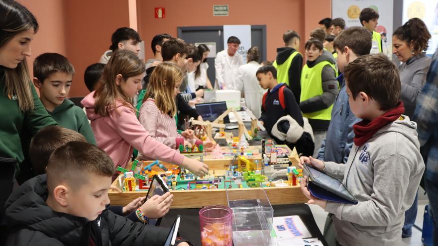 Muskiz reúne a un millar de escolares vizcainos en la Steam Azoka