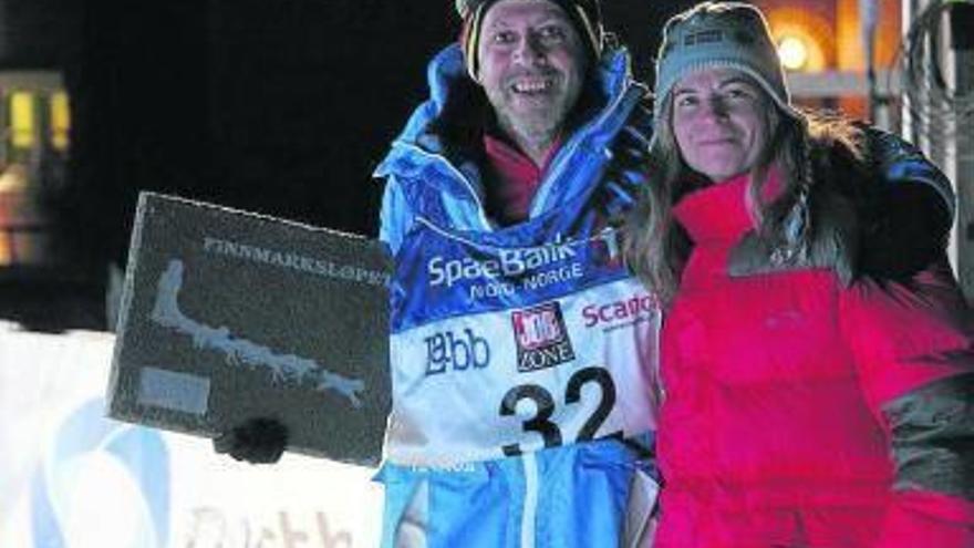 Baltasar Gallardo posa junto a su mujer, Carmen, tras la prueba.