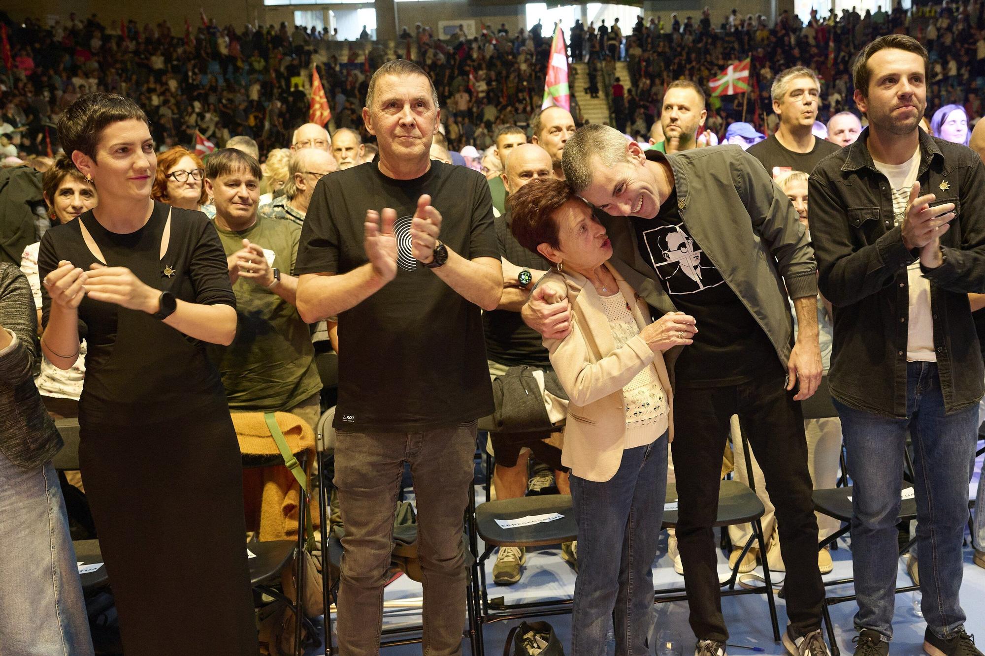 La izquierda abertzale reivindica la "ruptura democrática" en el 50 aniversario del fusilamiento de Txiki y Otaegi