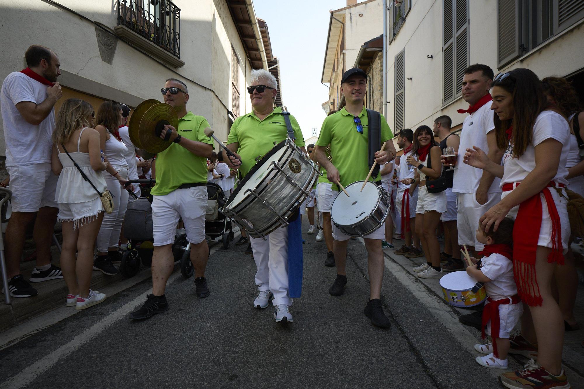 Fotos del chupinazo de fiestas de Aoiz 2025
