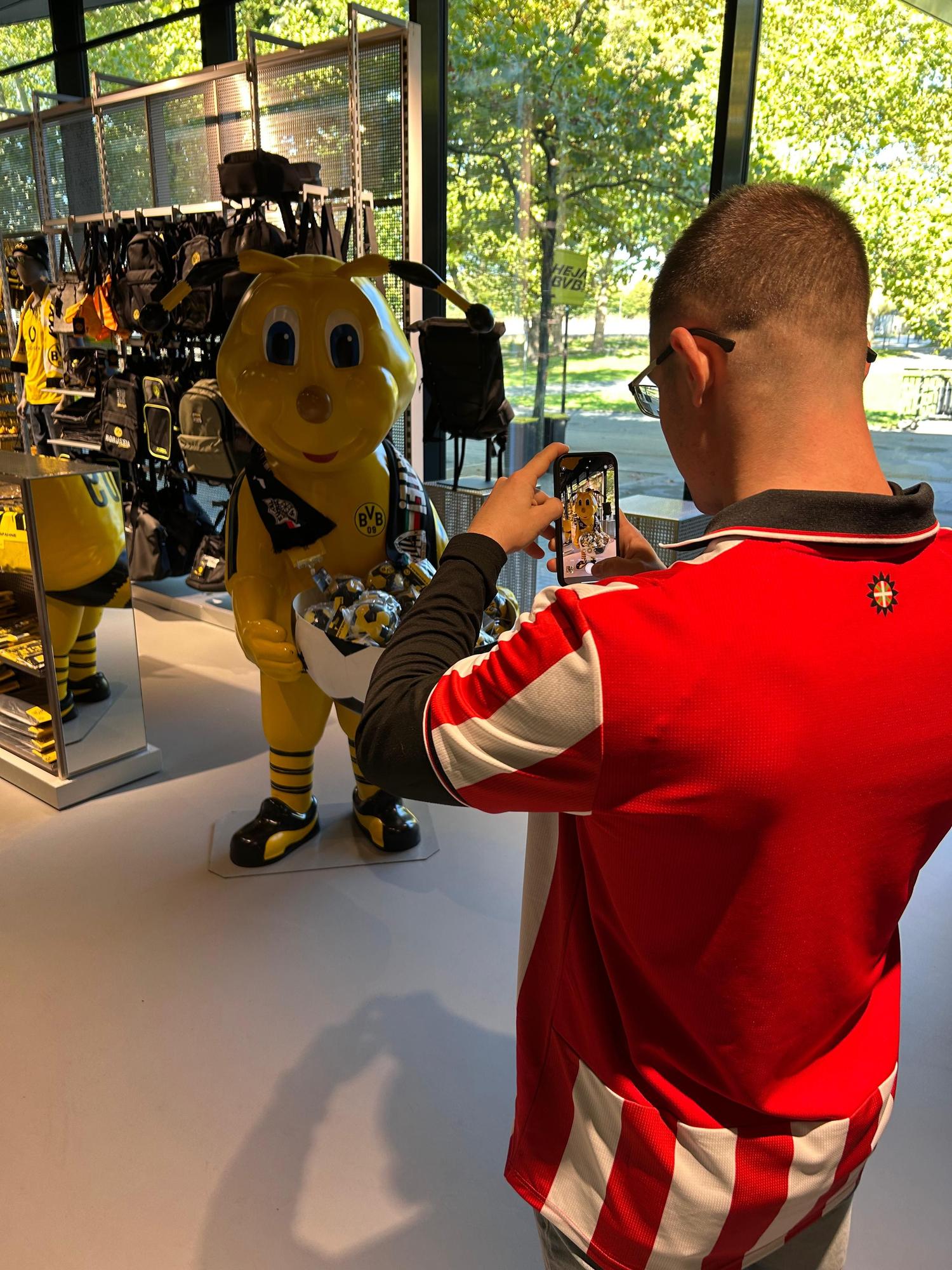 La abeja Emma, icono del Borussia Dortmund
