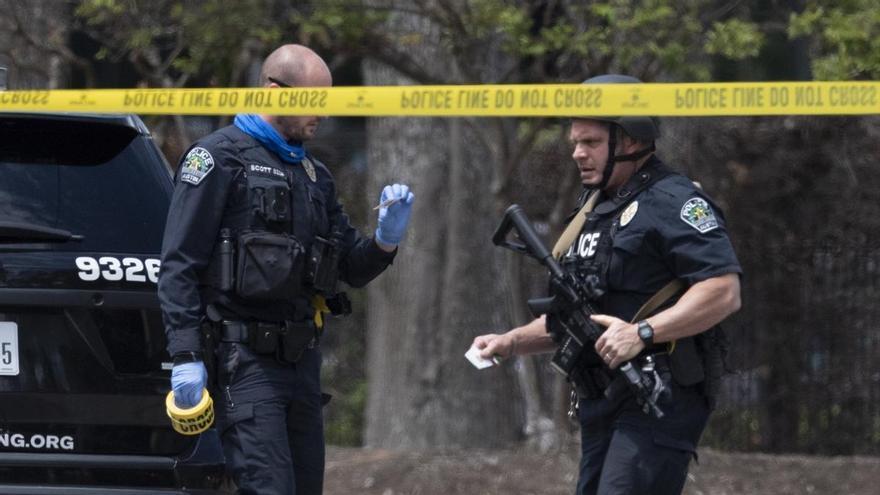 Mueren al menos tres personas en Austin (Estados Unidos) tras un tiroteo en el aparcamiento de un centro comercial