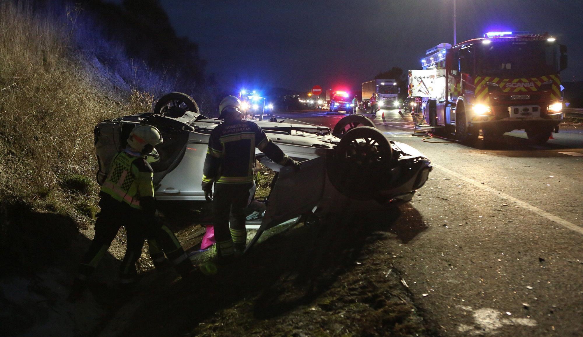 Fotos del accidente en la A-15 en Esquíroz con cuatro heridos, dos menores