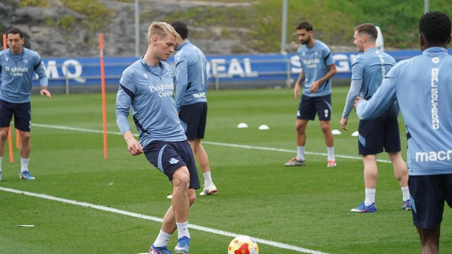 Óskarsson vuelve al grupo y se apunta al derbi