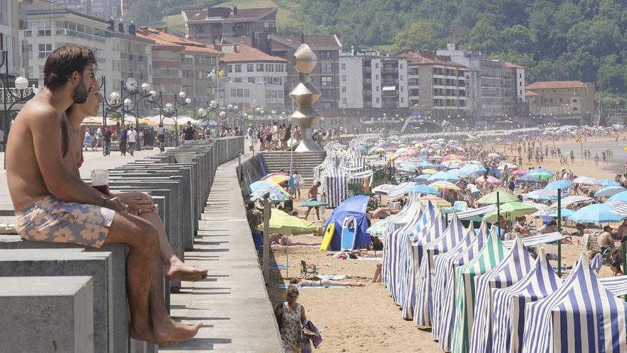 Zarautz aprueba definitivamente la prohibición de fumar en su playa