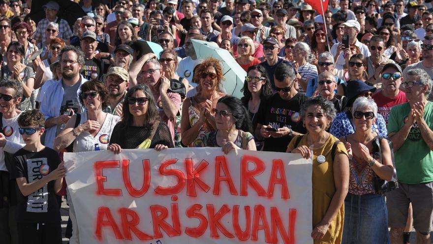 El euskera toma el centro de Pamplona con tres columnas y un mismo objetivo: "Es hora de impulsar un renacimiento"