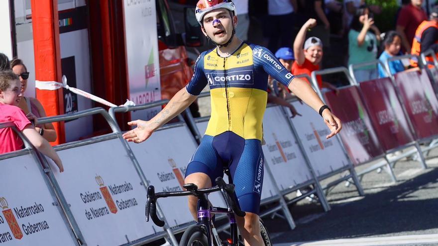 El navarro Aimar Tadeo (Cortizo), ganador de la primera etapa de la Vuelta a Navarra