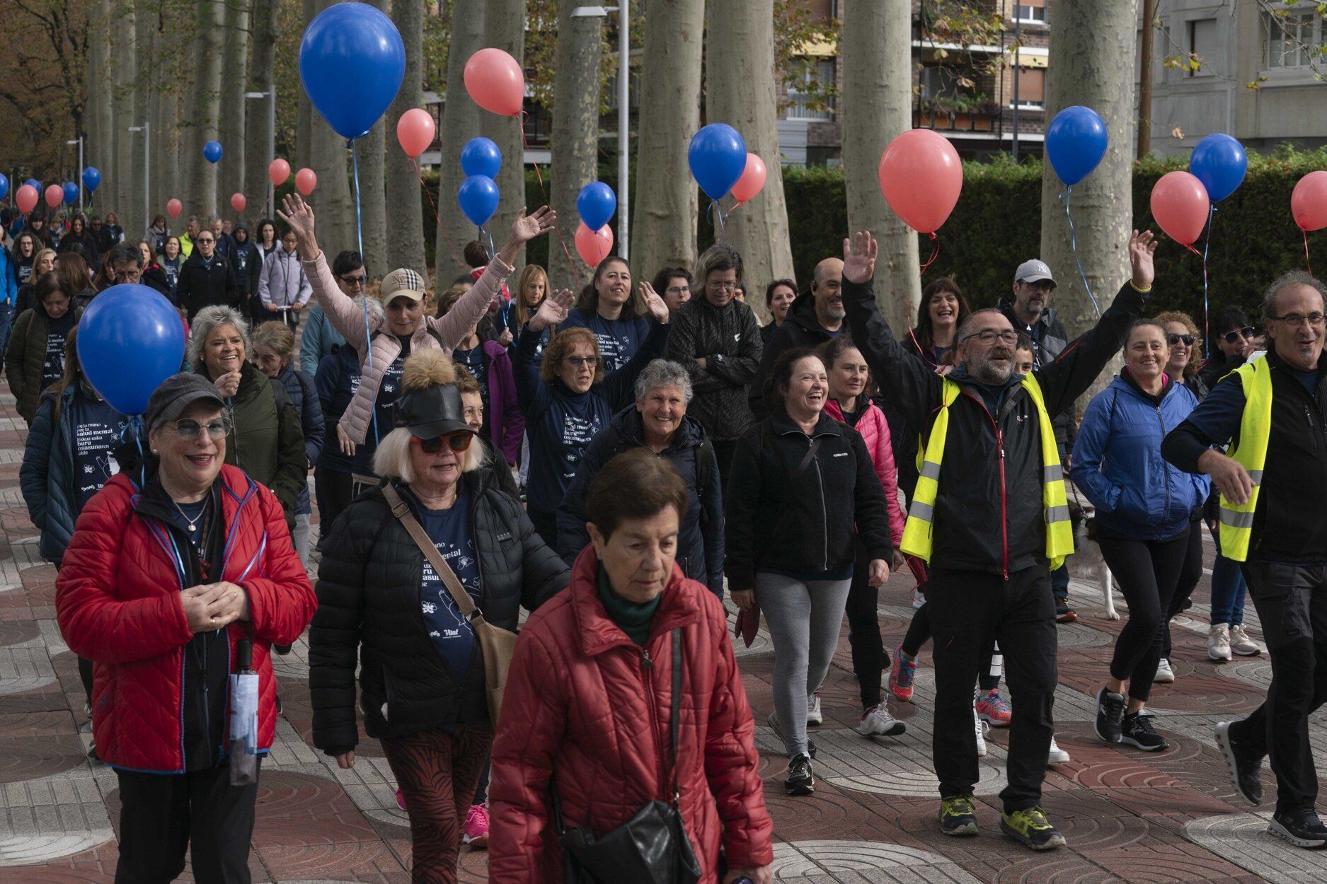 En imágenes: Así ha sido la VI Caminata Solidaria de Asafes en Vitoria por la salud mental