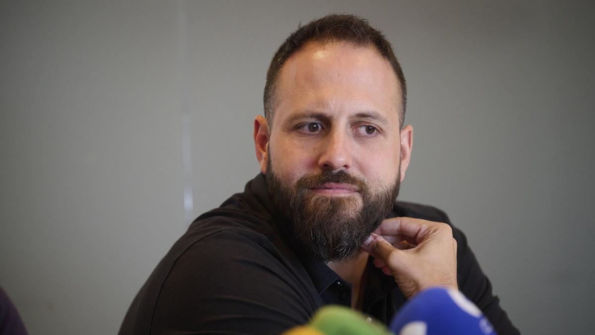 Presentación del nuevo entrenador y director deportivo de Anaitasuna, Nacho Moyano.