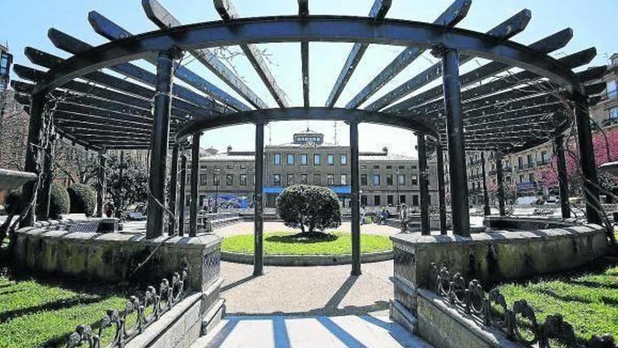 Vecinos de Amara se inclinan por cubrir 680 metros cuadrados de la plaza Easo