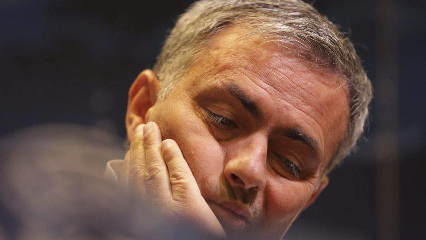 Mourinho: &quot;Casillas no es un niño joven para dejarse afectar por las críticas&quot;