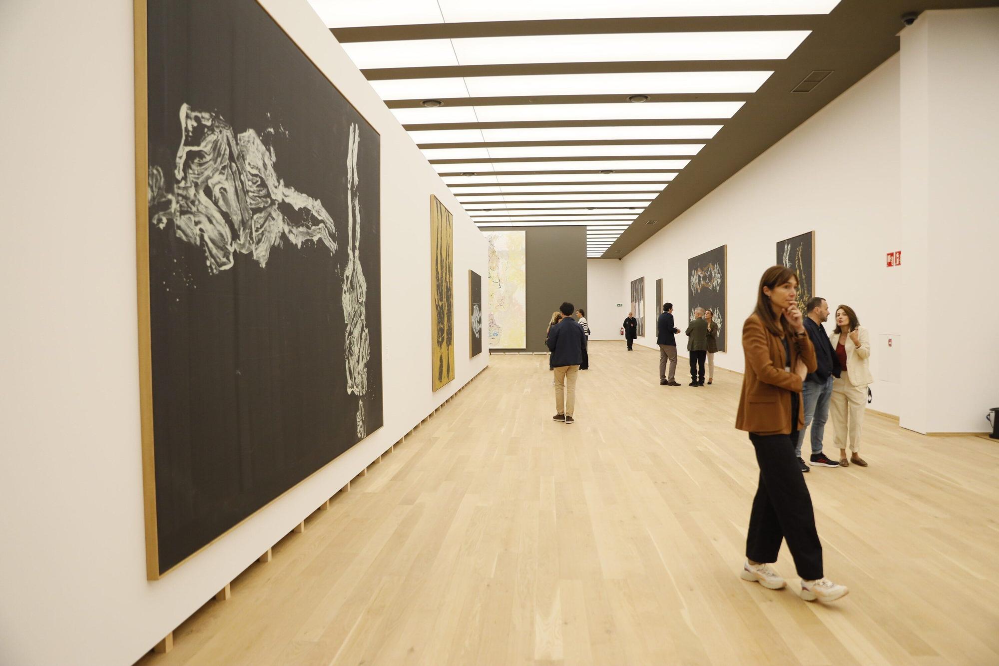 El edificio moderno del Bellas Artes reabre con Baselitz, el artista que decidió pintar el mundo al revés