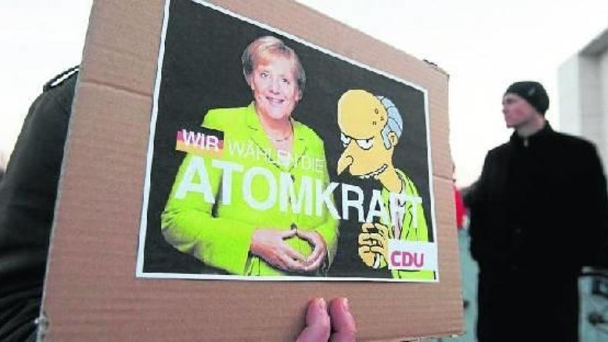 Movilización de ecologístas contra la política a favor de la energía nuclear de Angela Merkel.