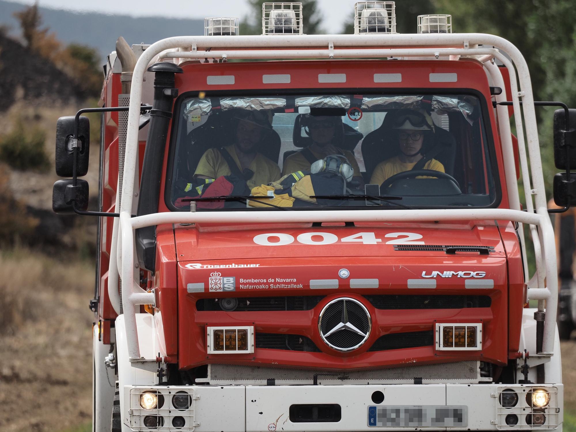 Fotos de las labores de extinción del incendio en Urraúl Alto, Urrulgaine