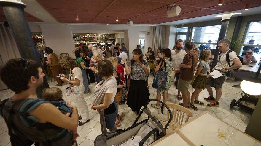 Fotos de la inauguración del bar Laba Elkartea en la Plaza del Castillo