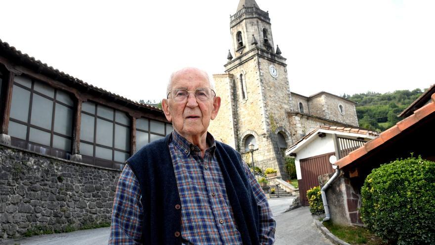 Don Ramón Apezetxea, el cura más longevo de Navarra con 95 años y 62 como párroco