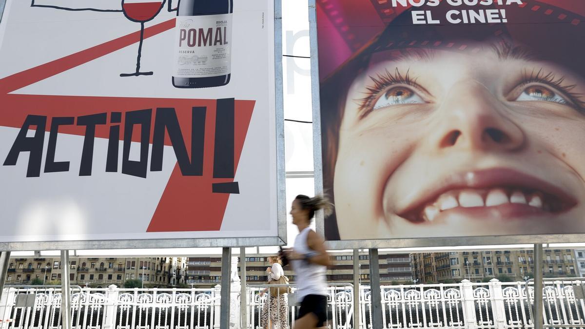 Cartelería en torno al Festival Internacional de Cine de San Sebastián