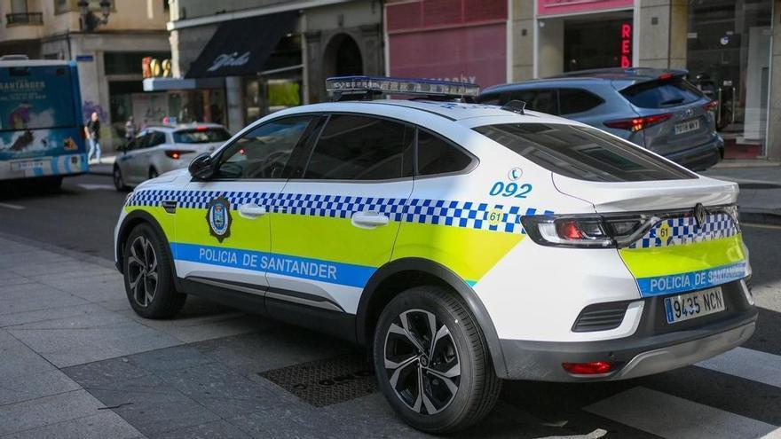 Detenido un joven que huyó dos veces de la Policía tras chocar contra un bus mientras conducía ebrio, drogado y sin carné