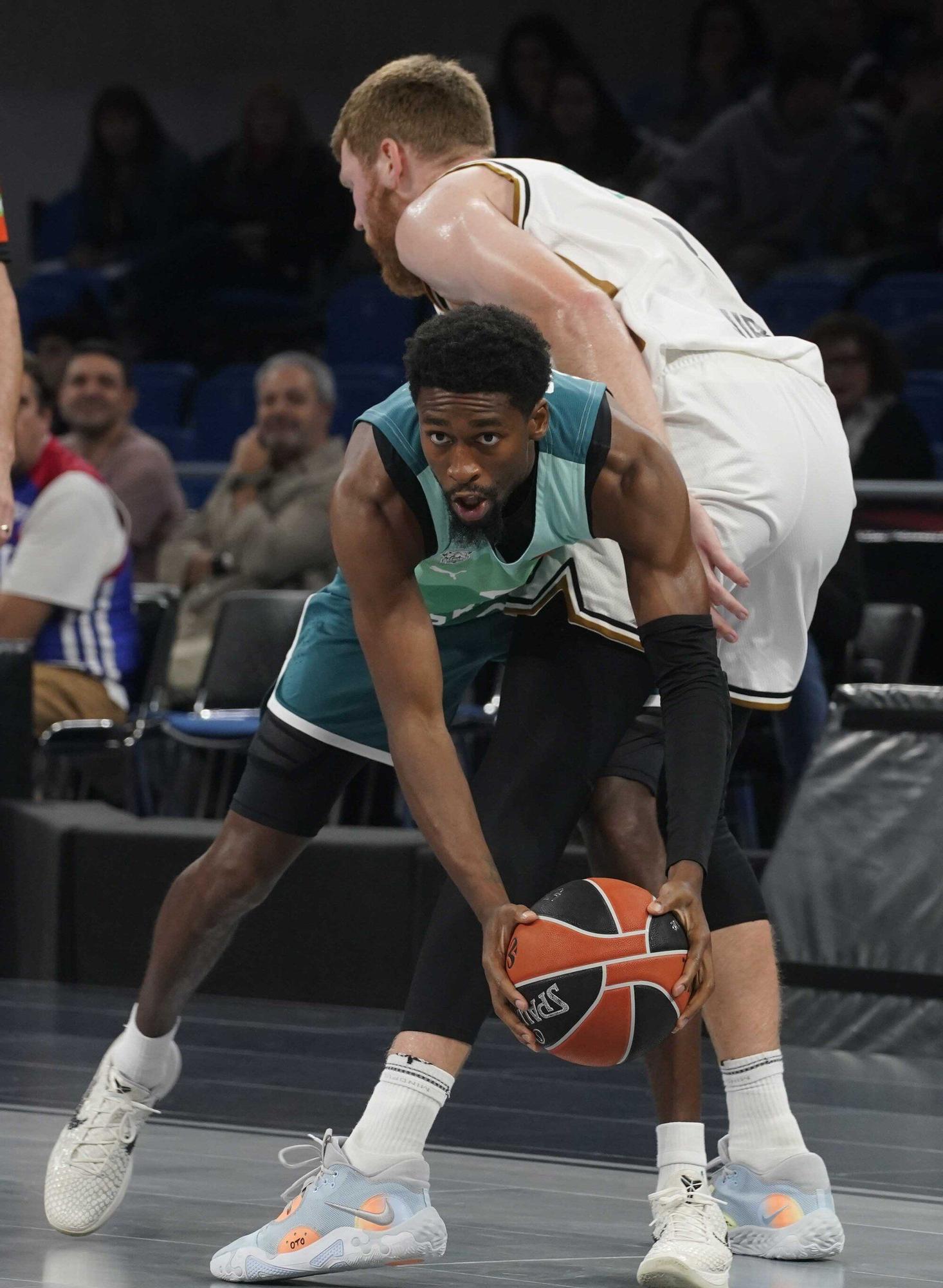 Todas las imágenes del Baskonia - Dubái (92-85)