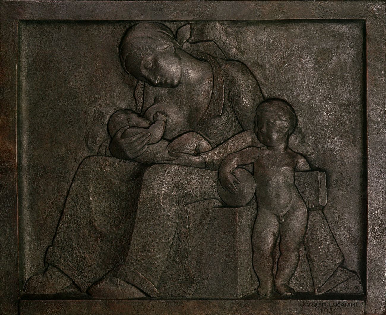 Maternidad, del escultor alavés Joaquín Lucarini