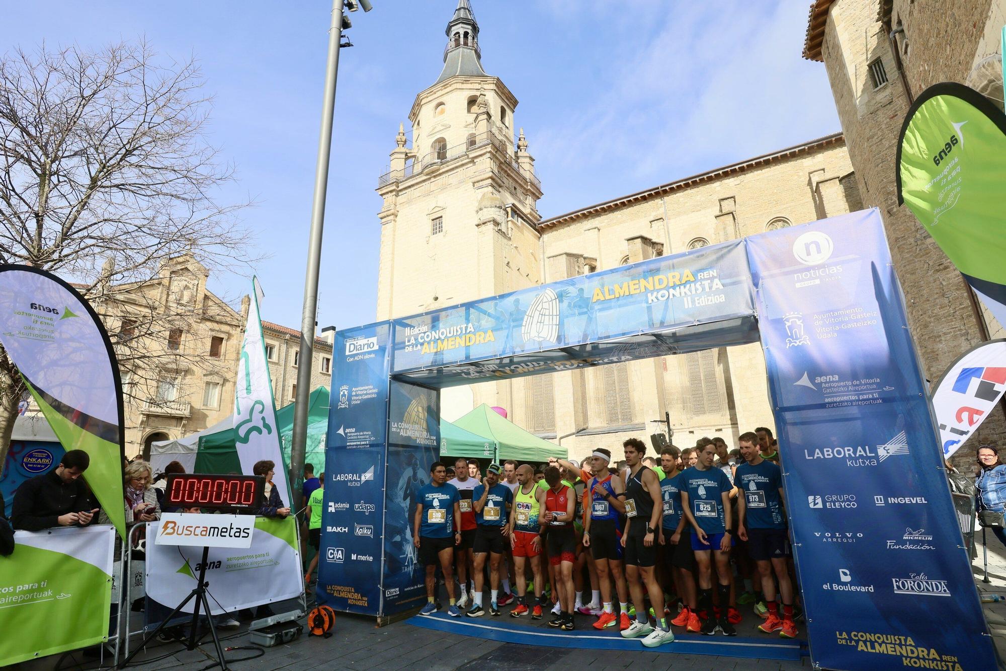 En imágenes: Miles de personas participan en La Conquista de la Almendra