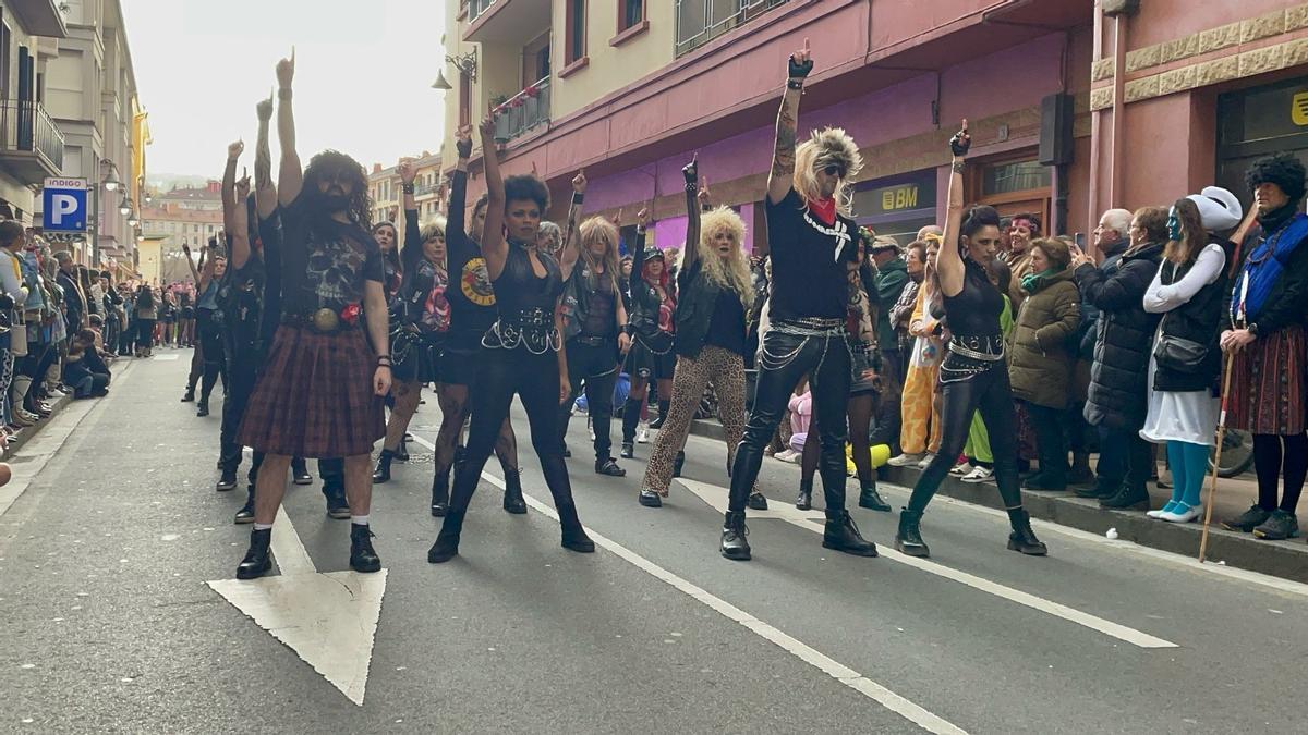 Comparsa en los Carnavales de Zarautz de este año. Comparsa en los Carnavales de Zarautz de este año.