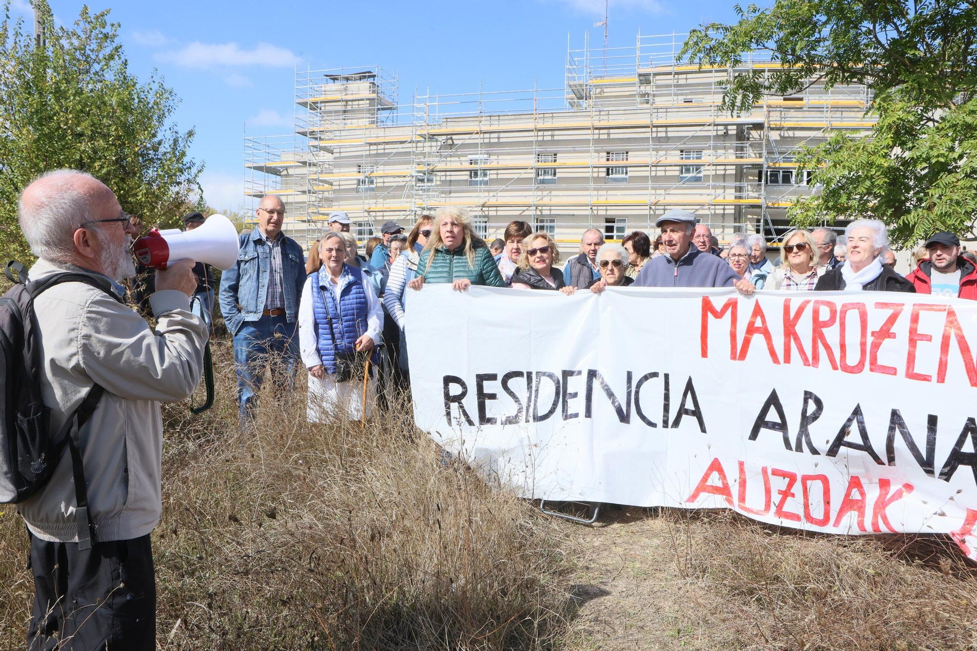 En imágenes: Piden reabrir la residencia de Arana como geriátrico