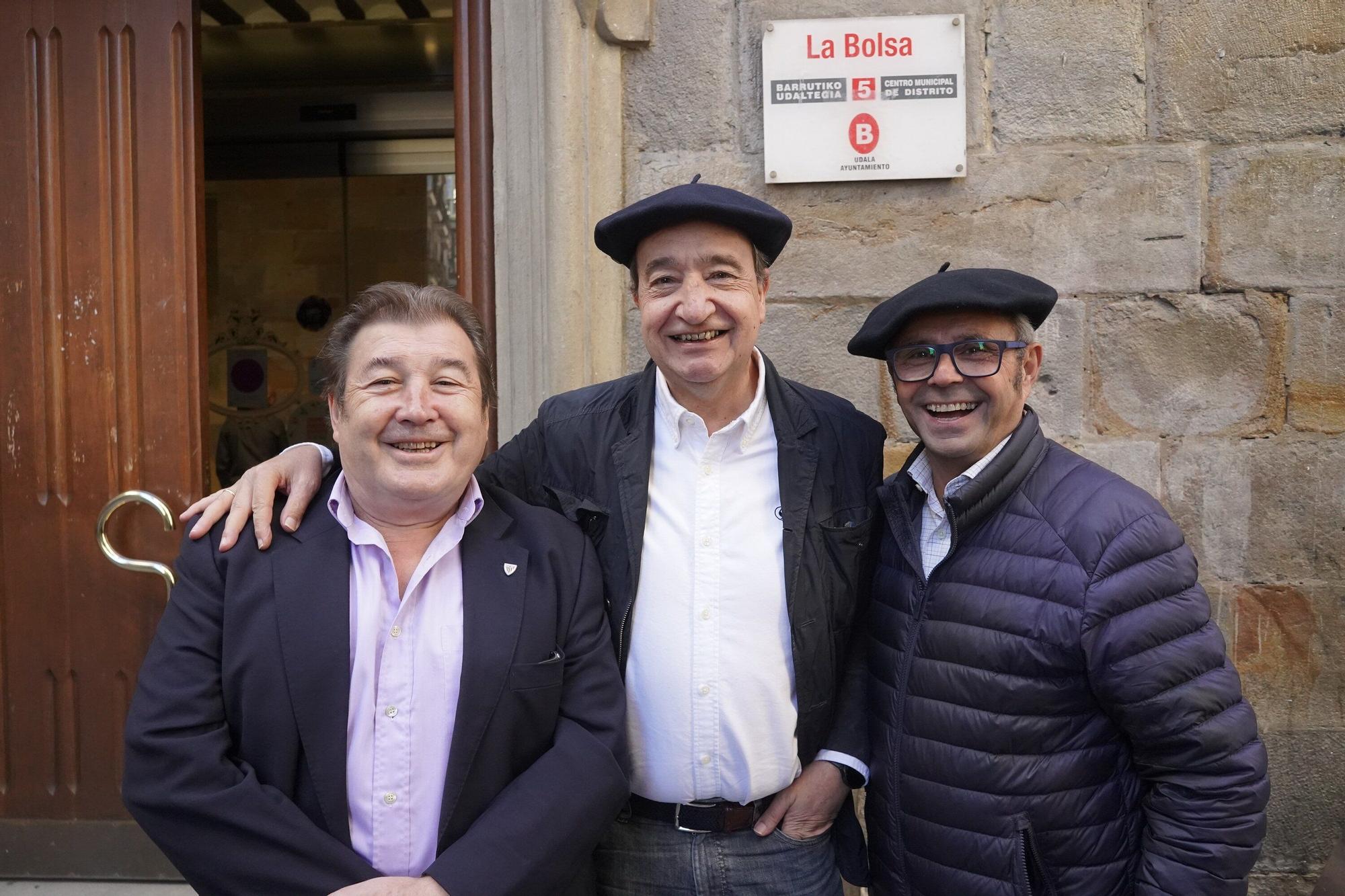 El cantautor Iñaki Basabe; el presidente de BilbaoDendak, Rafa Gardeazabal y José Ramón Taranco.