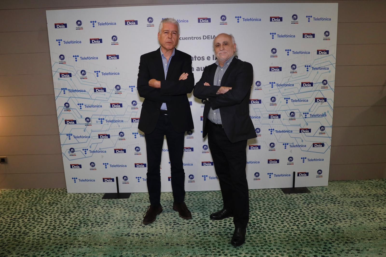 Héctor Ausín y José Félix Ruiz en el photocall instalado en el salón del hotel The Artist.