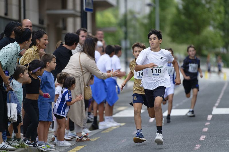 Castellers, gigantes y carrera popular en las Agorreko Santikutzak de Legazpi