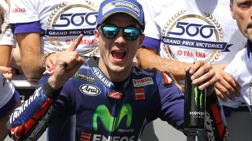 Viñales suma su tercera victoria en un apretado final con Rossi.