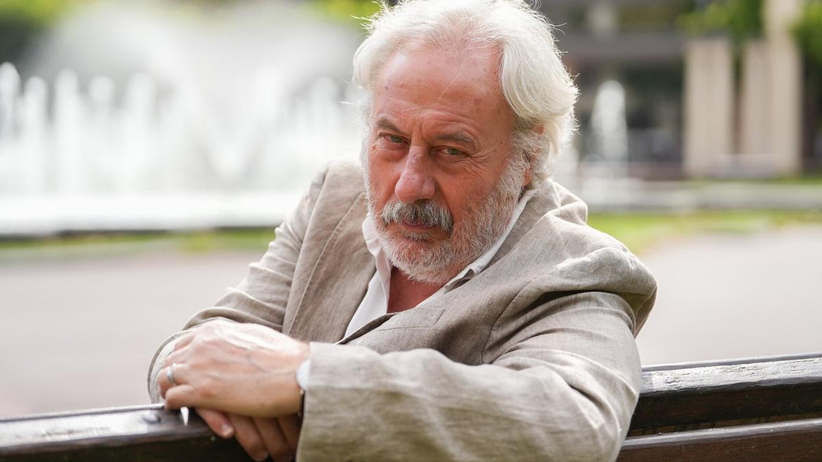 El escritor Julio Llamazares durante su reciente visita a Bilbao.