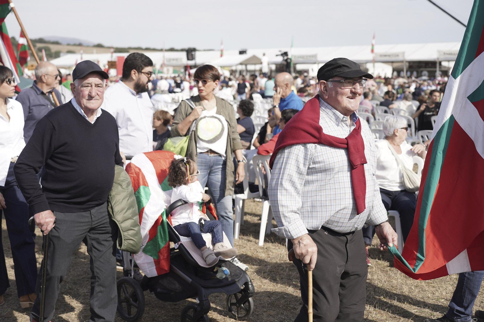 En imágenes: El Alderdi Eguna reúne a miles de jeltzales en un ambiente festivo