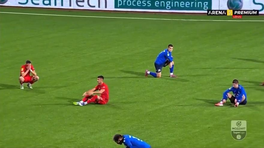 Conmoción en el fútbol serbio: Un entrenador sufre un infarto en pleno partido y acaba falleciendo