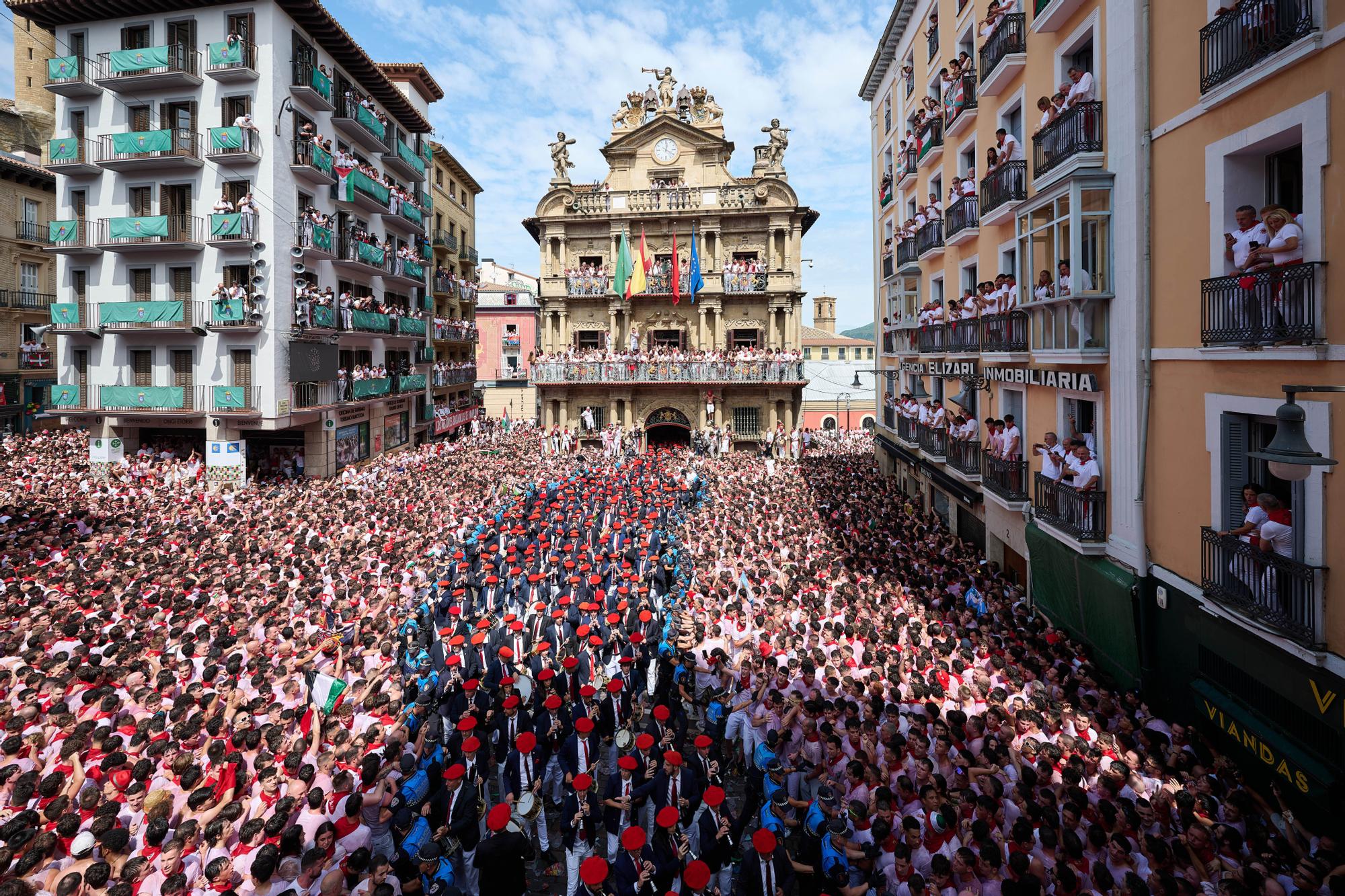 Fotos del  Chupinazo de San Fermín 2025 en Pamplona: ¡La fiesta más internacional se enciende con un grito solidario por Palestina!