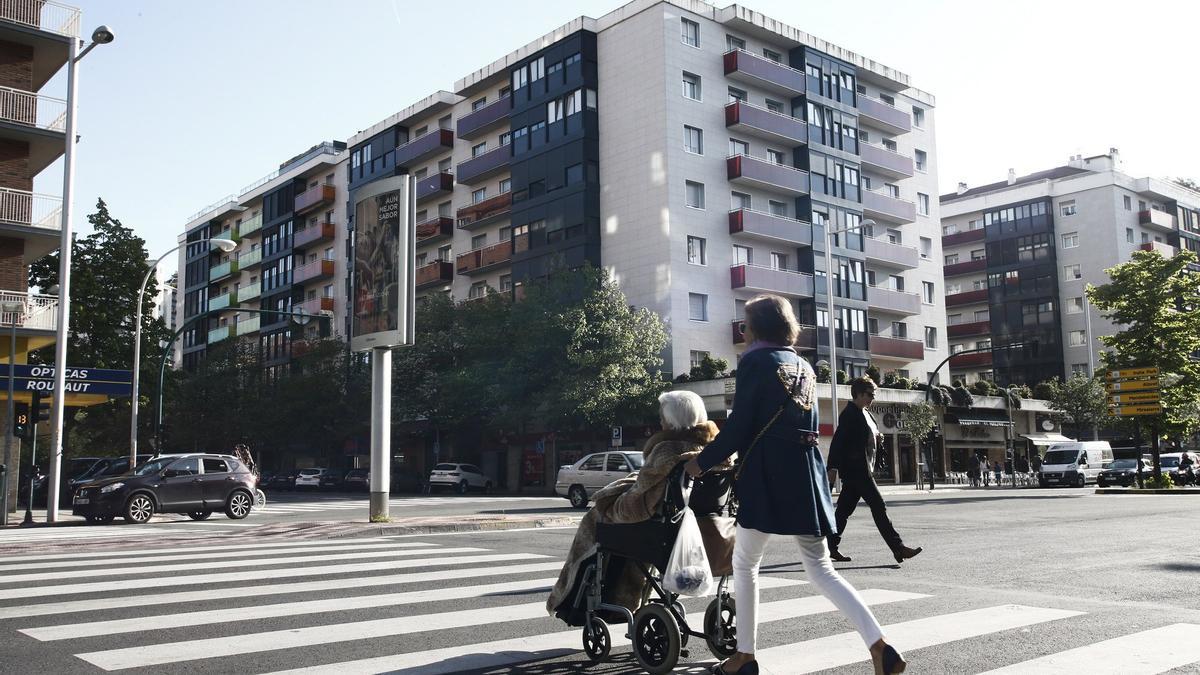 Edificio de viviendas en la avenida de Bayona con Monasterio de Urdax que renovó su fachada.