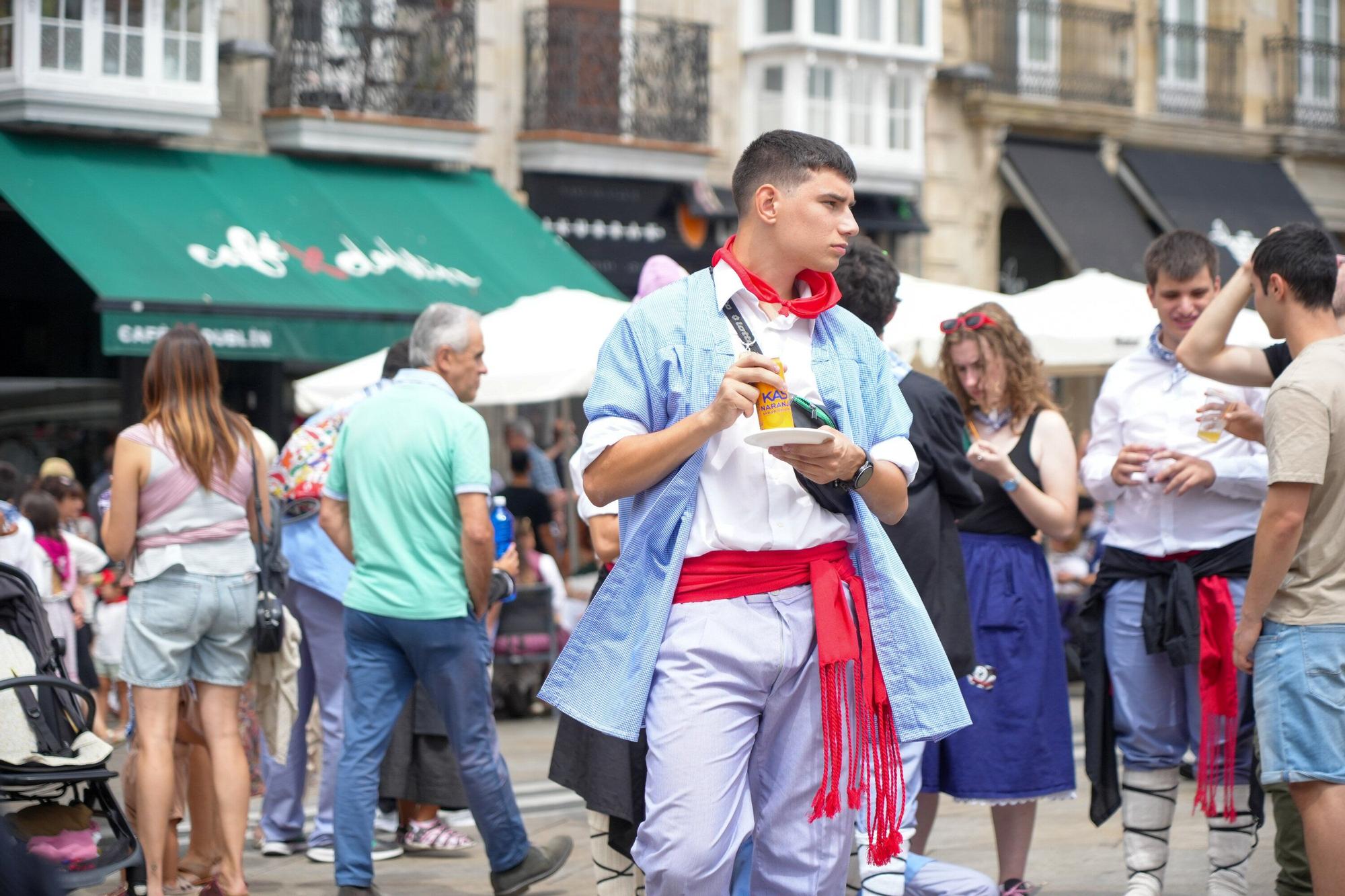 En imágenes: La fiesta continúa en las calles de Gasteiz este 6 de agosto