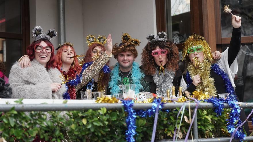La lluvia no puede con la fiesta en el Astelenita de Tolosa